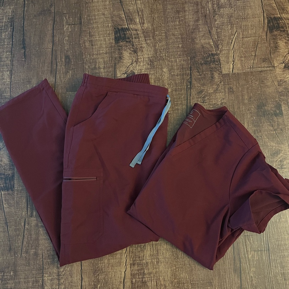 Figs Maroon Scrub Set